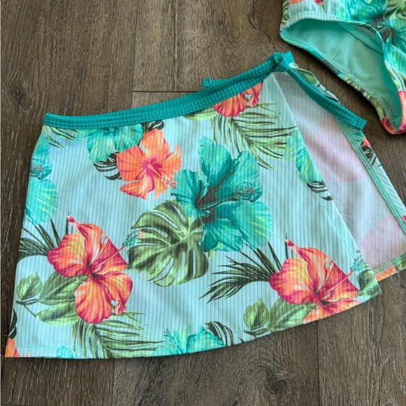 Justice Swimming Suit.  Girl’s size XS (5/6).  3 piece suit. Like new! - Picture 3 of 5